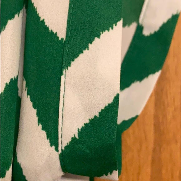 New gorgeous Zac & Rachel elegantly flowing top - Picture 5 of 7